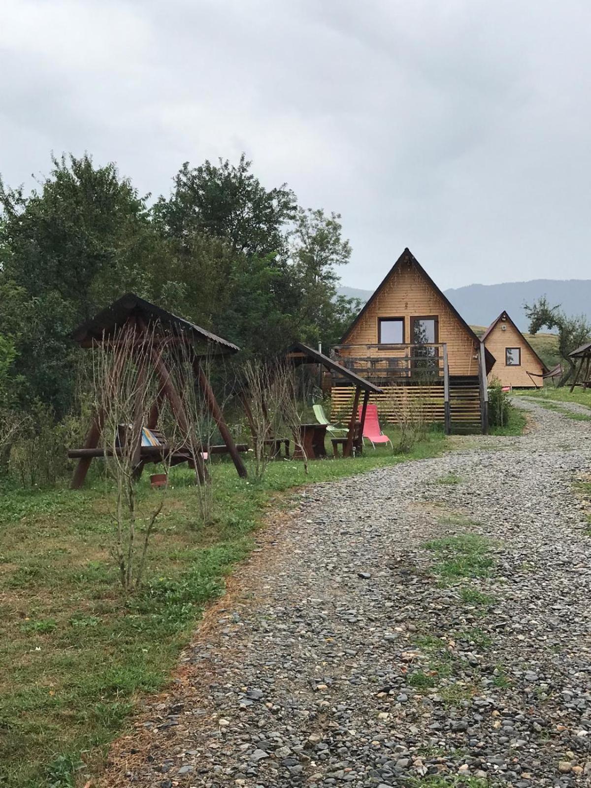 Cabanele Lu' Dinu Curtea de Argeş Екстериор снимка